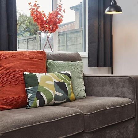 Haw Hill House - Modern 4 Bed Appartement Normanton  Buitenkant foto