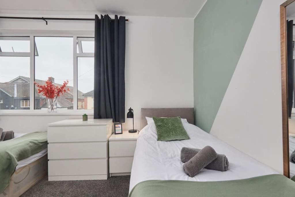 Haw Hill House - Modern 4 Bed Appartement Normanton  Buitenkant foto