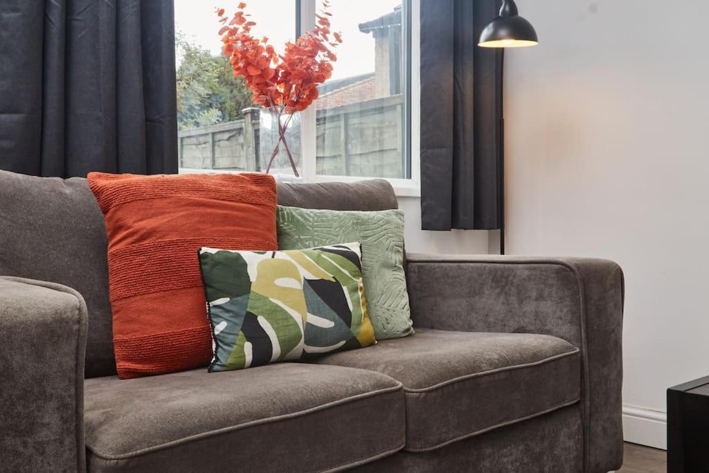 Haw Hill House - Modern 4 Bed Appartement Normanton  Buitenkant foto