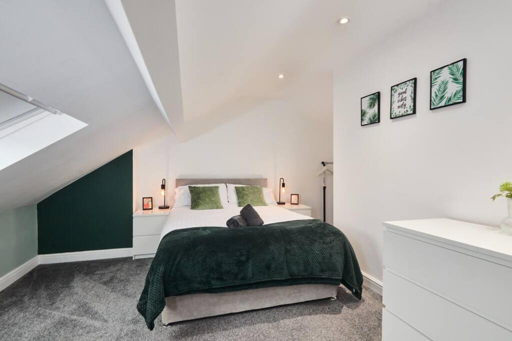 Haw Hill House - Modern 4 Bed Appartement Normanton  Buitenkant foto