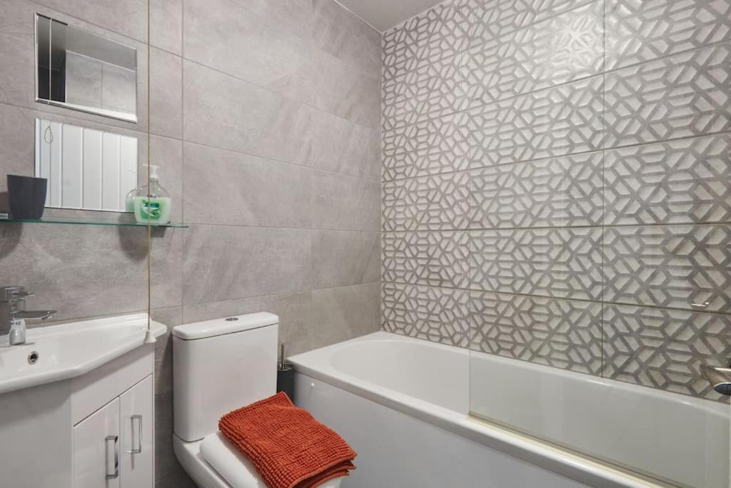 Haw Hill House - Modern 4 Bed Appartement Normanton  Buitenkant foto